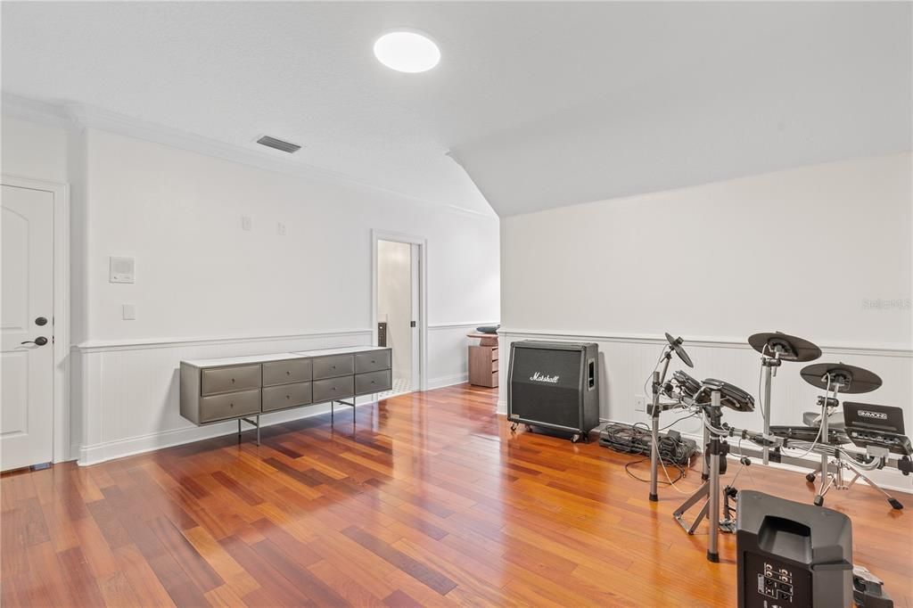 Fitness Equipment, Interior, Recessed Lighting, Wood Texture Flooring
