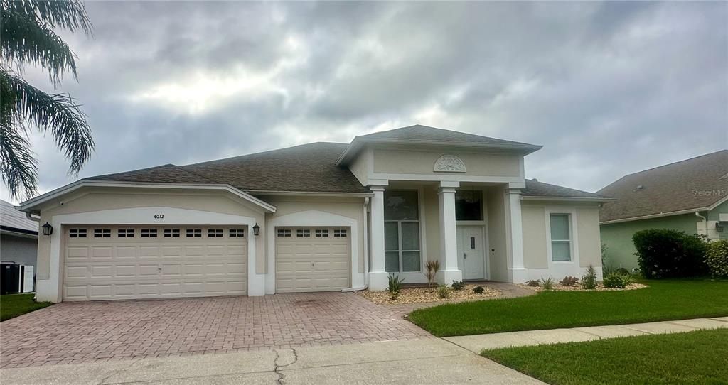 Attached, Exterior, Facade, Ranch