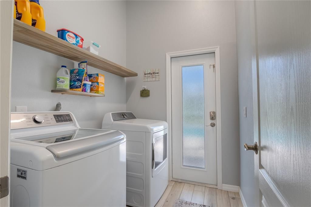 Interior, Washer, Wood Texture Flooring