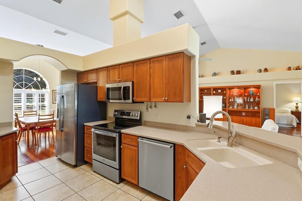 Dining room, Interior, Kitchen, Stainless Steel Appliances, Wood Texture Flooring
