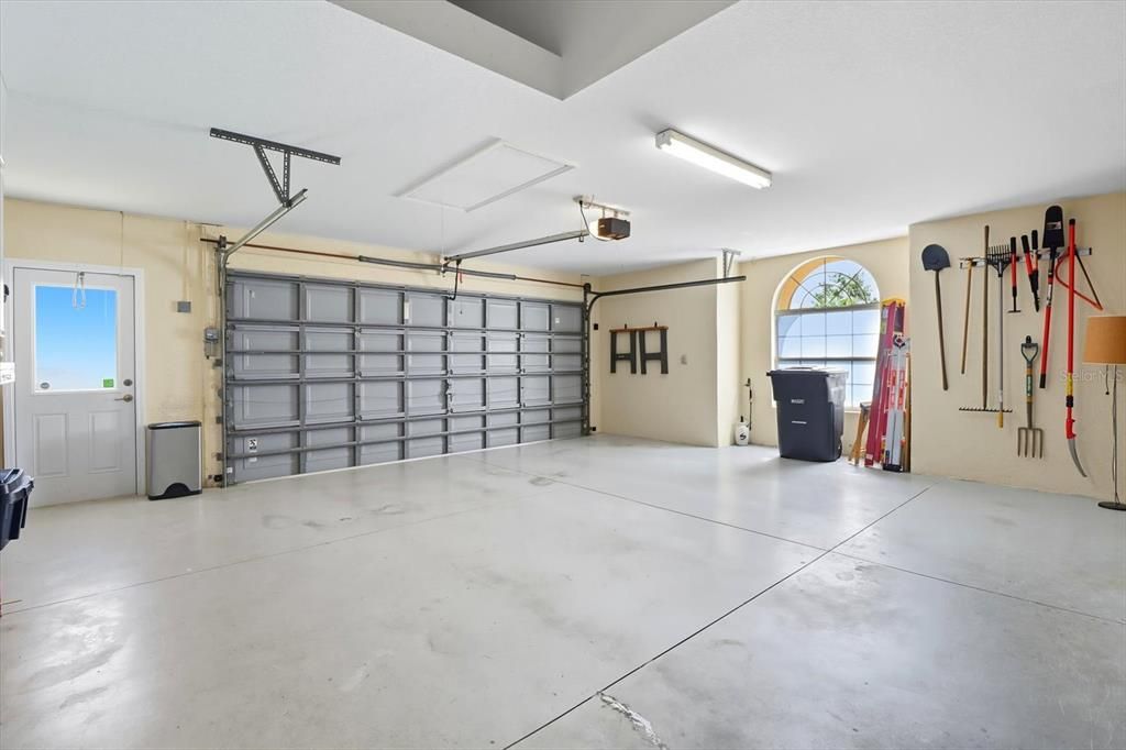 Garage, Interior