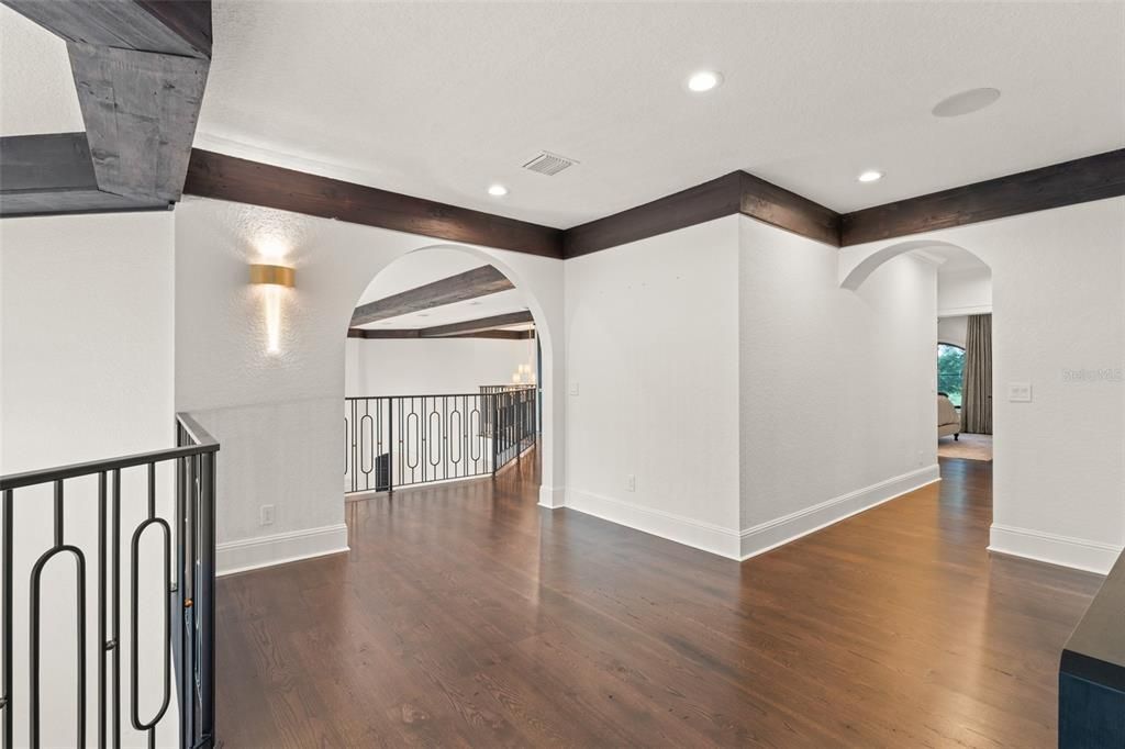 Interior, Recessed Lighting, Wood Texture Flooring