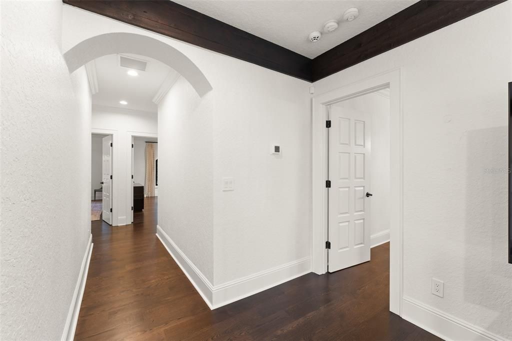 Interior, Recessed Lighting, Wood Texture Flooring