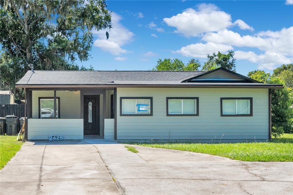 Exterior, Facade, Ranch