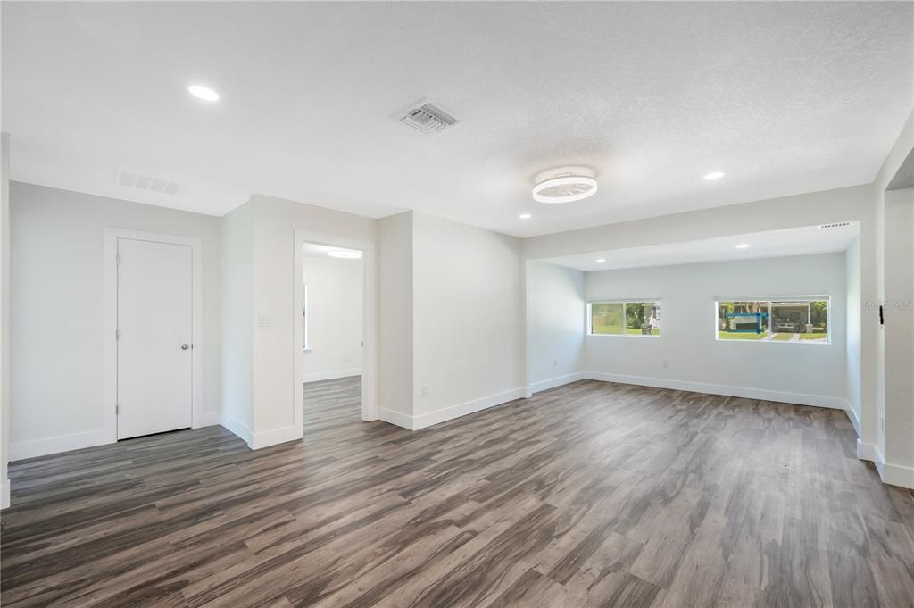 Empty room, Interior, Recessed Lighting, Wood Texture Flooring
