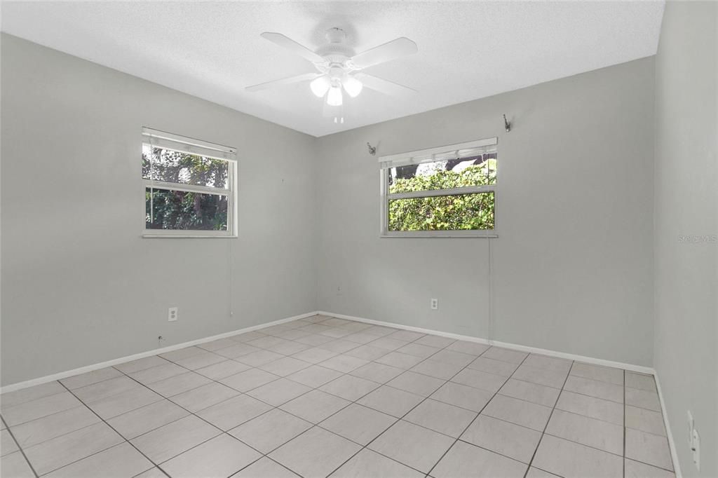 Empty room, Interior