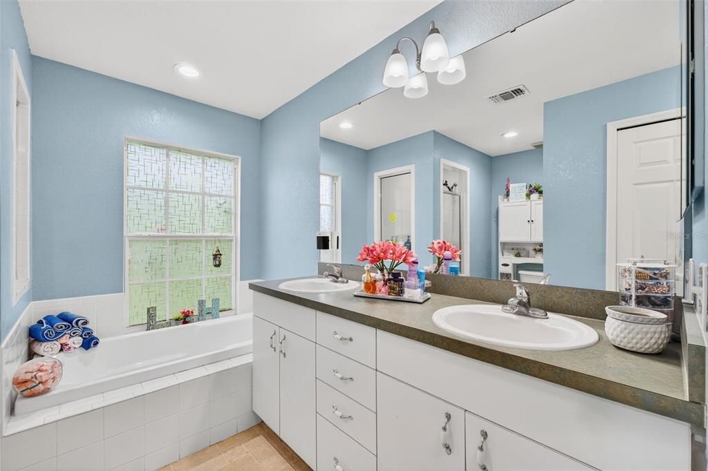 Bathroom, Dual Sink Vanities, Interior, Recessed Lighting