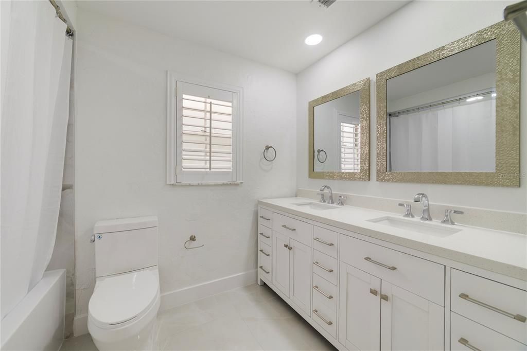 Bathroom, Dual Sink Vanities, Interior, Recessed Lighting