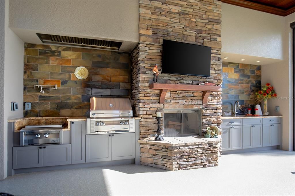 Exterior, Fireplace, Outdoor Kitchen