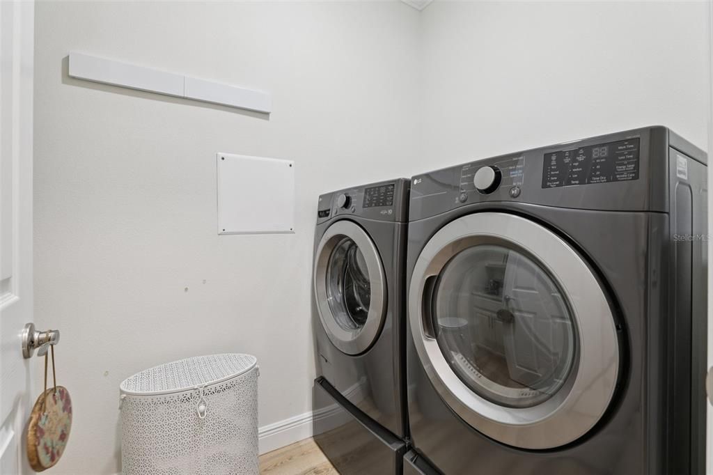 Interior, Washer, Wood Texture Flooring