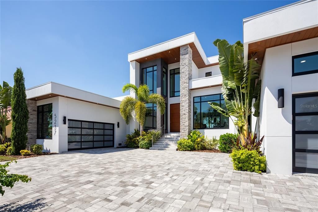 Attached, Exterior, Facade, Modern