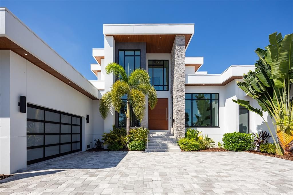 Attached, Exterior, Facade, Modern