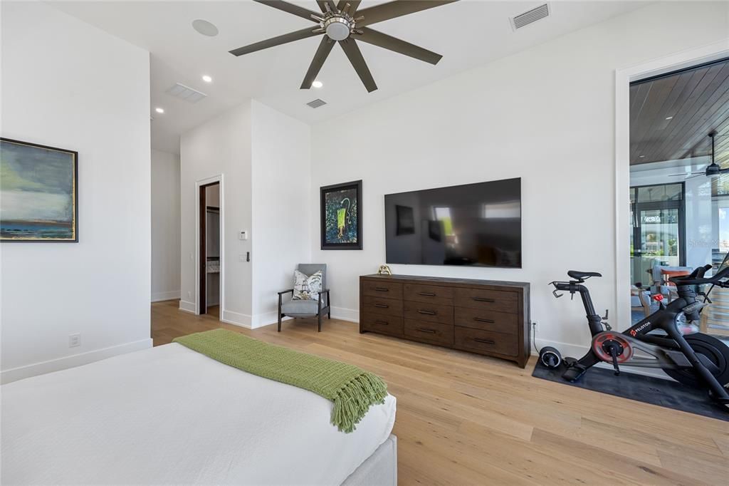Fitness Equipment, Interior, Recessed Lighting, Wood Texture Flooring