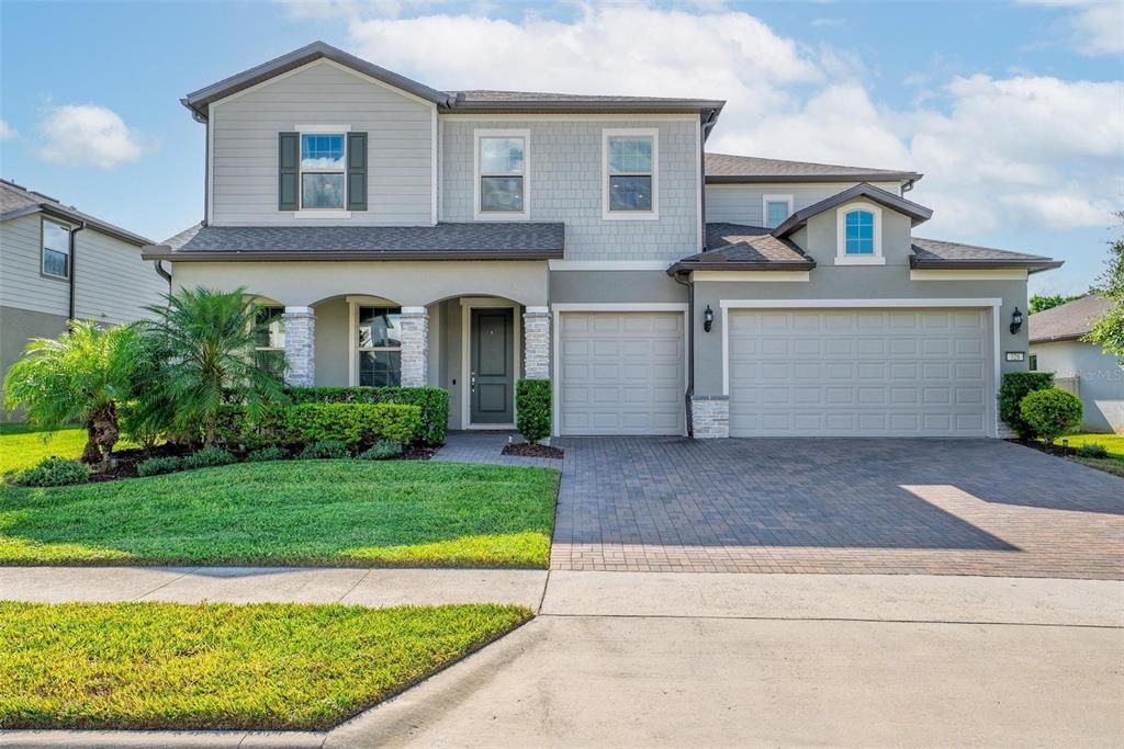 Attached, Exterior, Facade, American Craftsman