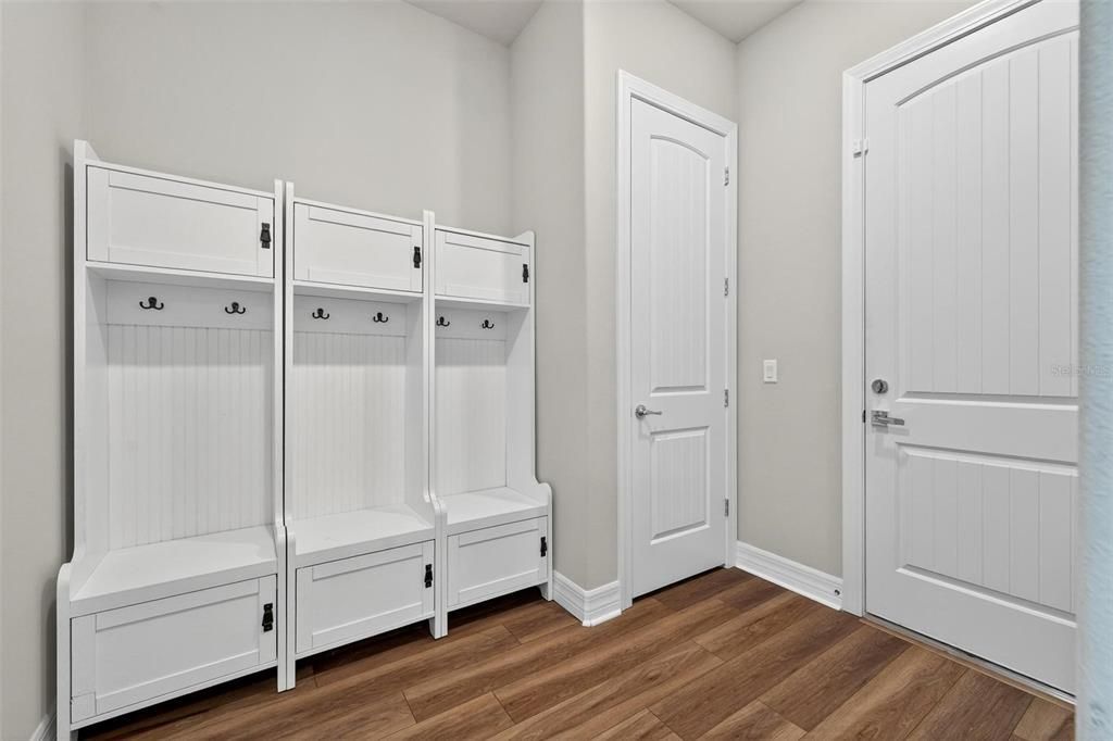Interior, Washer, Wood Texture Flooring