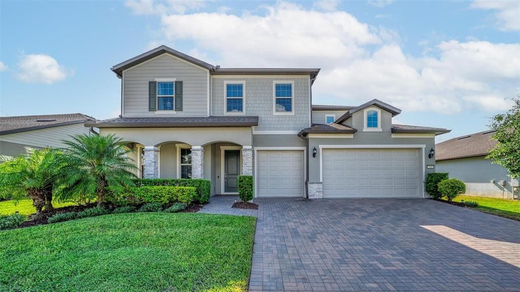 Attached, Exterior, Facade, Mediterranean