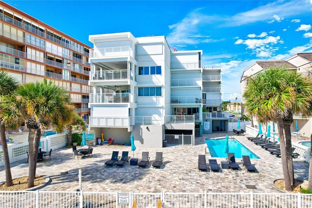 Exterior, Facade, Pool, Condo Building