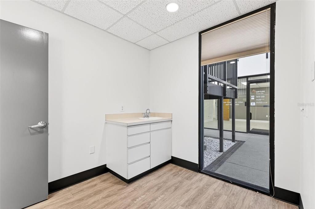 Bathroom, Interior, Recessed Lighting, Wood Texture Flooring