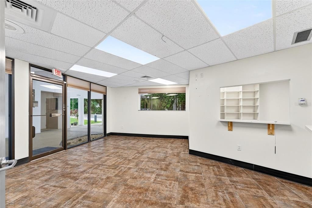 Empty room, Interior