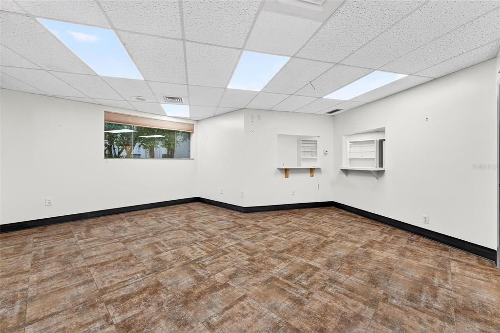 Empty room, Interior