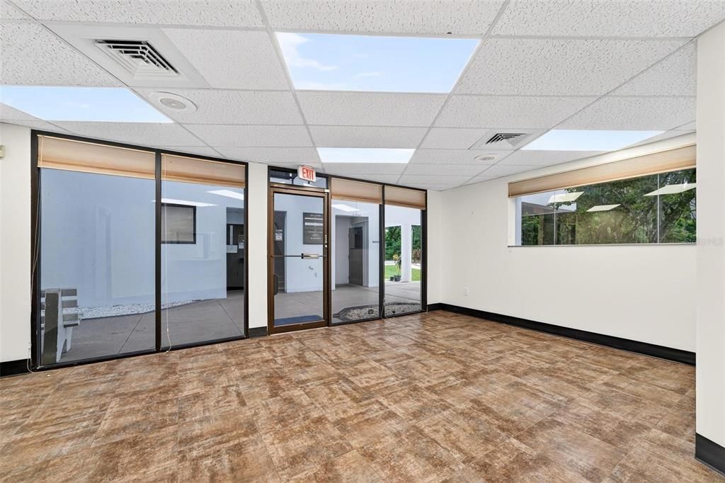 Empty room, Interior