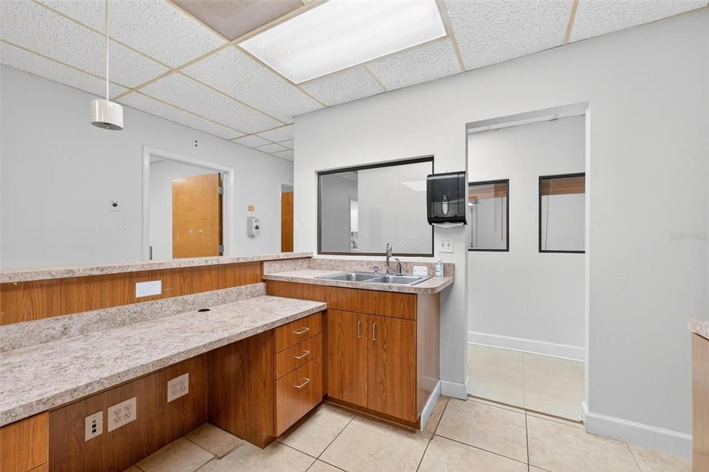Bathroom, Dual Sink Vanities, Interior, Pendant Lights