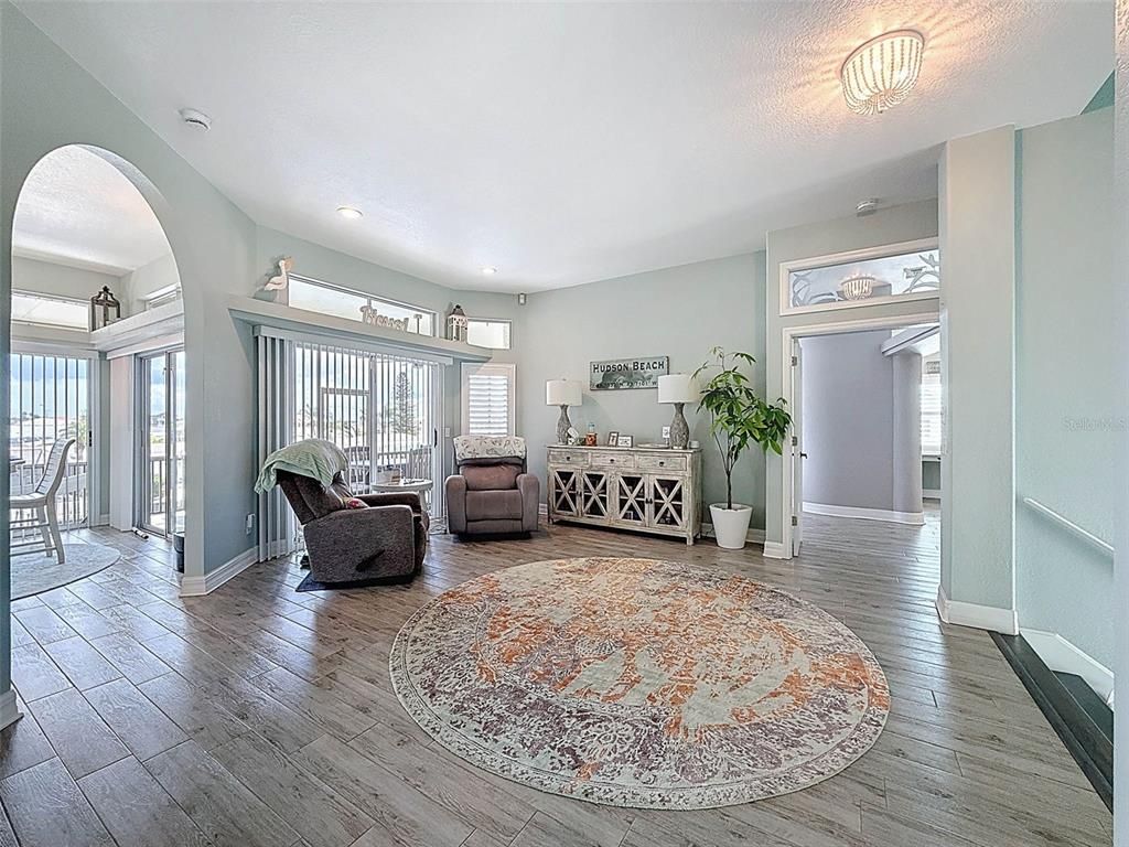 Interior, Recessed Lighting, Wood Texture Flooring