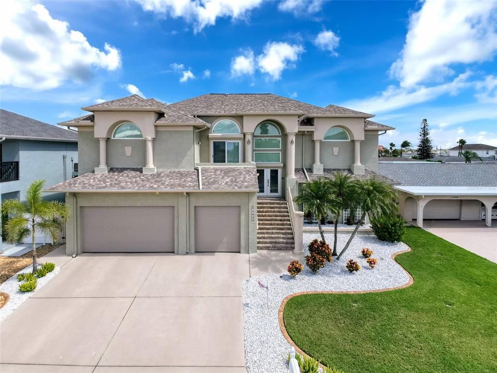 Attached, Exterior, Facade, Mediterranean