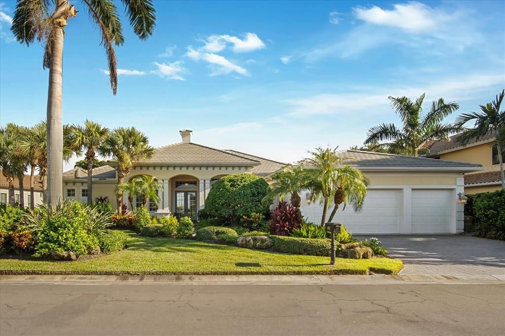 Attached, Exterior, Facade, Mediterranean