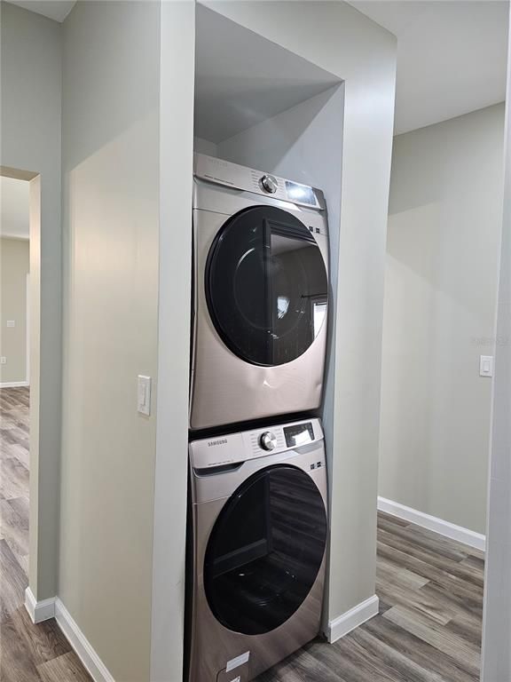 Interior, Utility Closets, Washer, Wood Texture Flooring