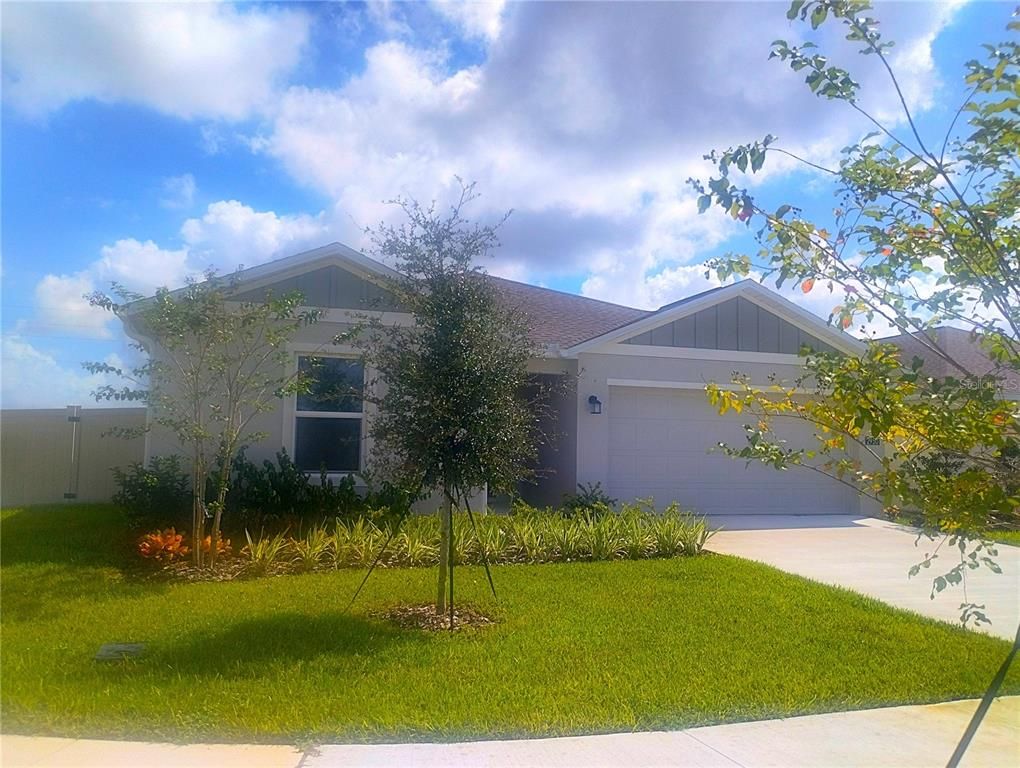 Attached, Exterior, Facade, Ranch