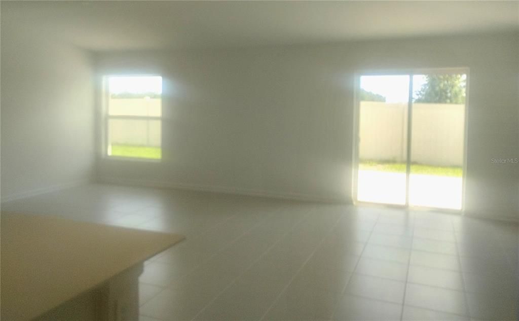 Empty room, Interior