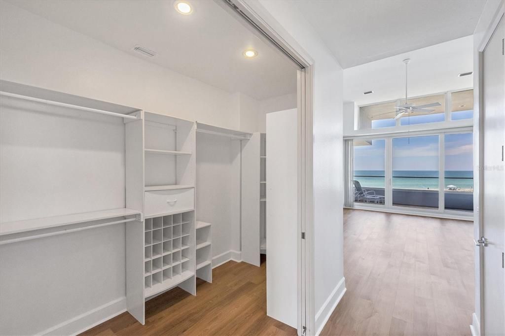 Interior, Pendant Lights, Recessed Lighting, Walk-in Closets, Water, Wood Texture Flooring