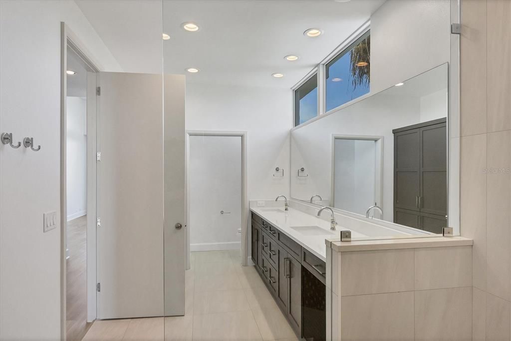 Bathroom, Dual Sink Vanities, Interior, Recessed Lighting