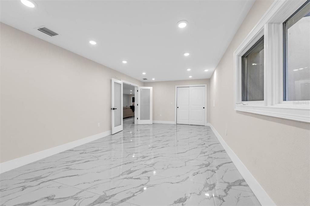 Empty room, Interior, Marble, Recessed Lighting