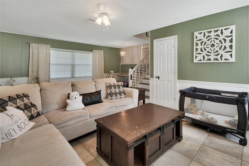 Chandelier, Dining room, Interior, Living room