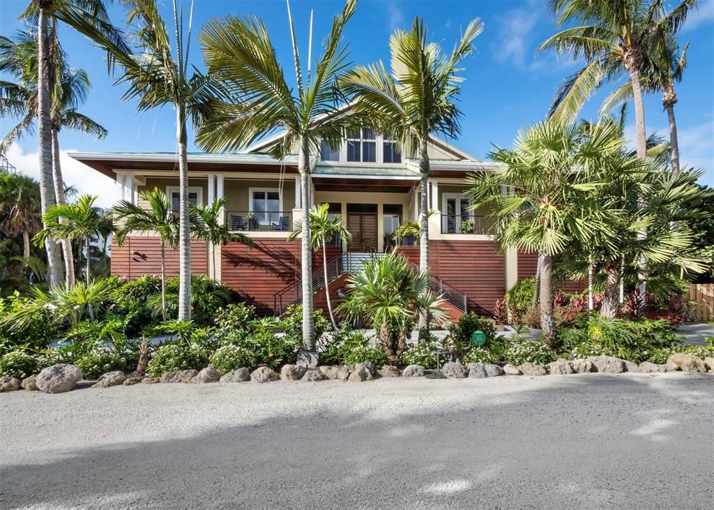 Exterior, Facade, Queen Anne Victorian