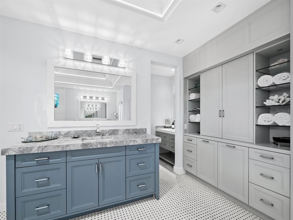 Bathroom, Dual Sink Vanities, Interior, Recessed Lighting