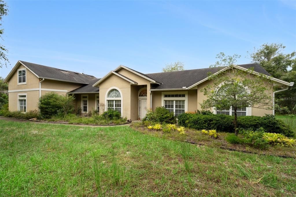 Backyard, Exterior, Facade, Ranch