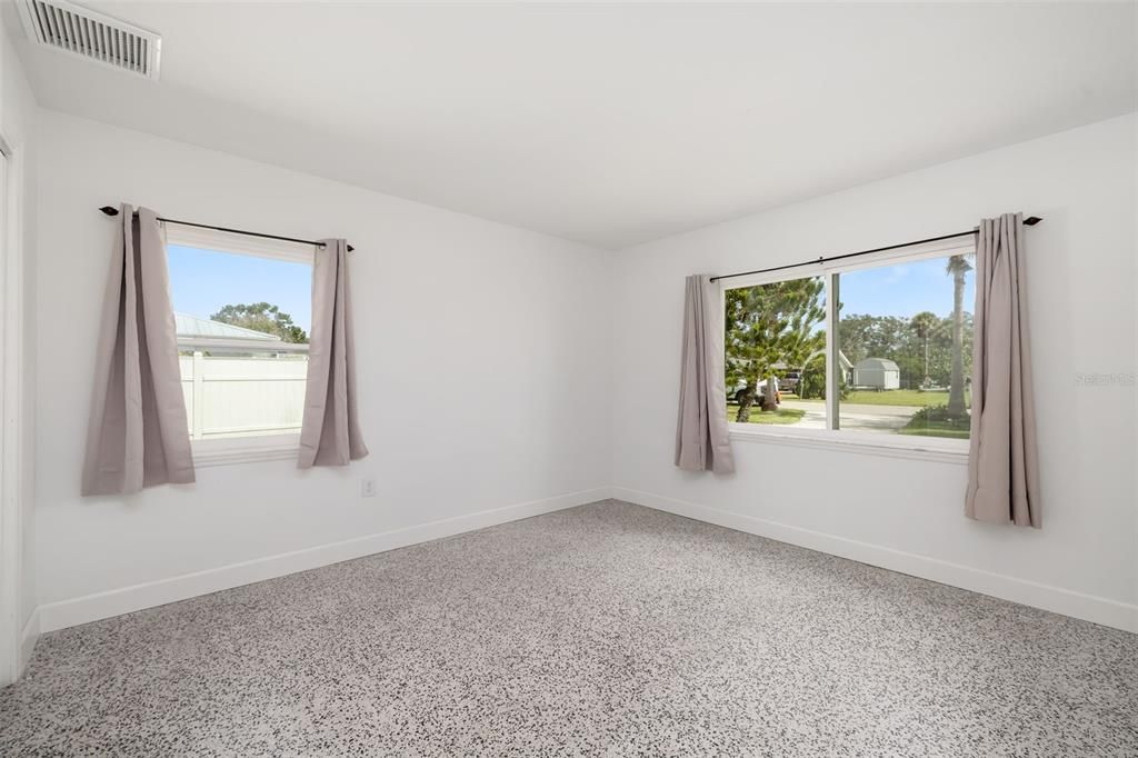 Empty room, Interior