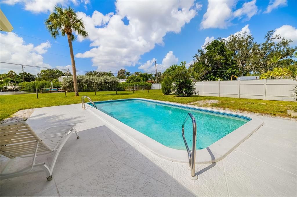 Exterior, Pool