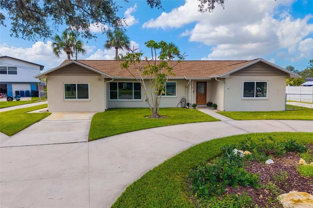 Exterior, Facade, Ranch