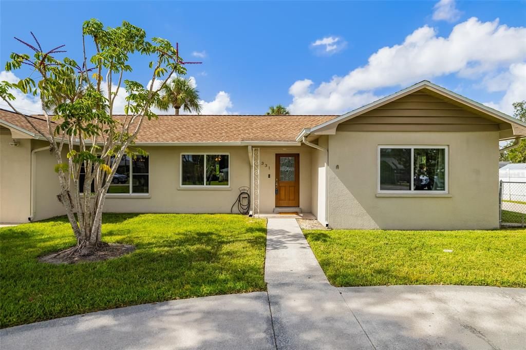 Exterior, Facade, Ranch