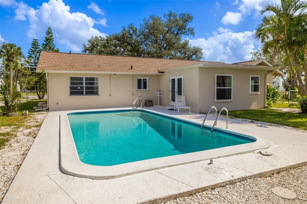 Exterior, Pool