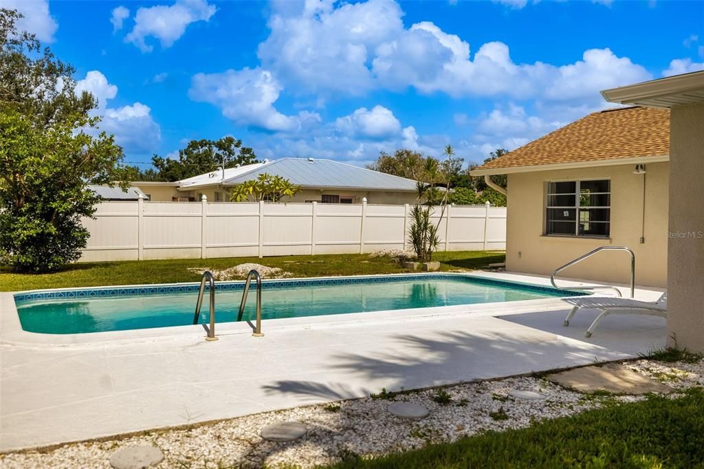 Exterior, Pool