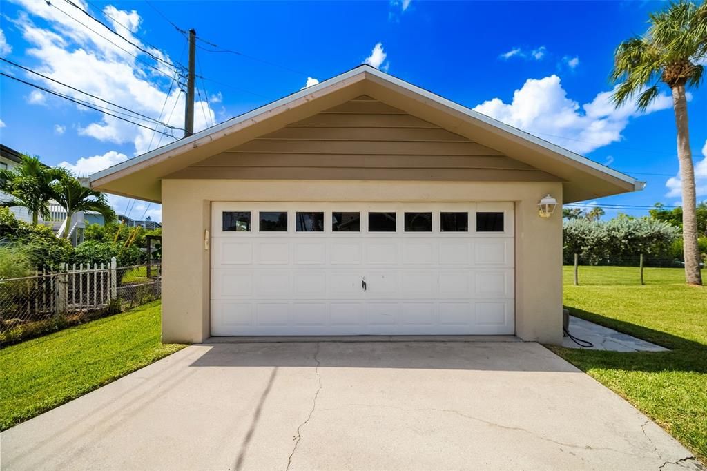 Detached Garage, Exterior