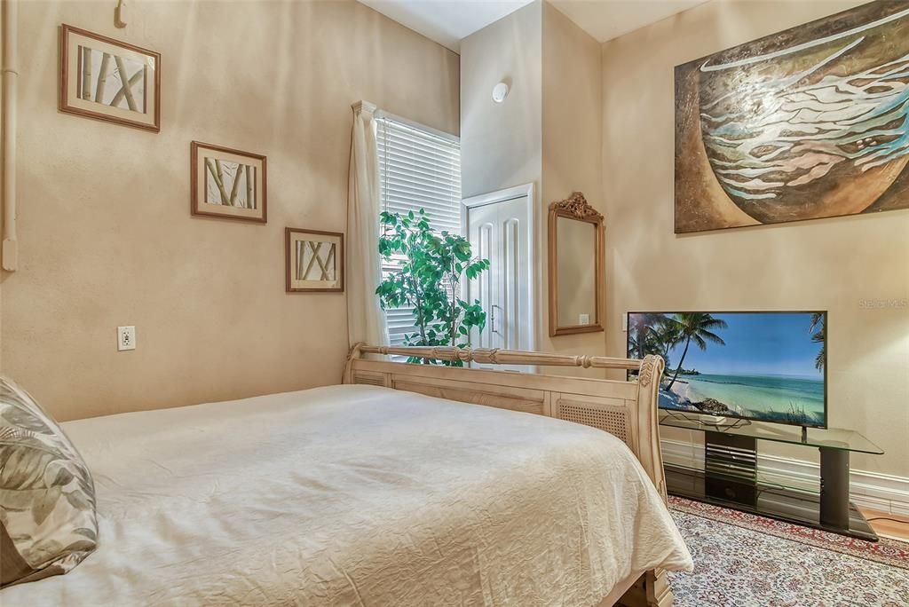 Bedroom, Interior, Water