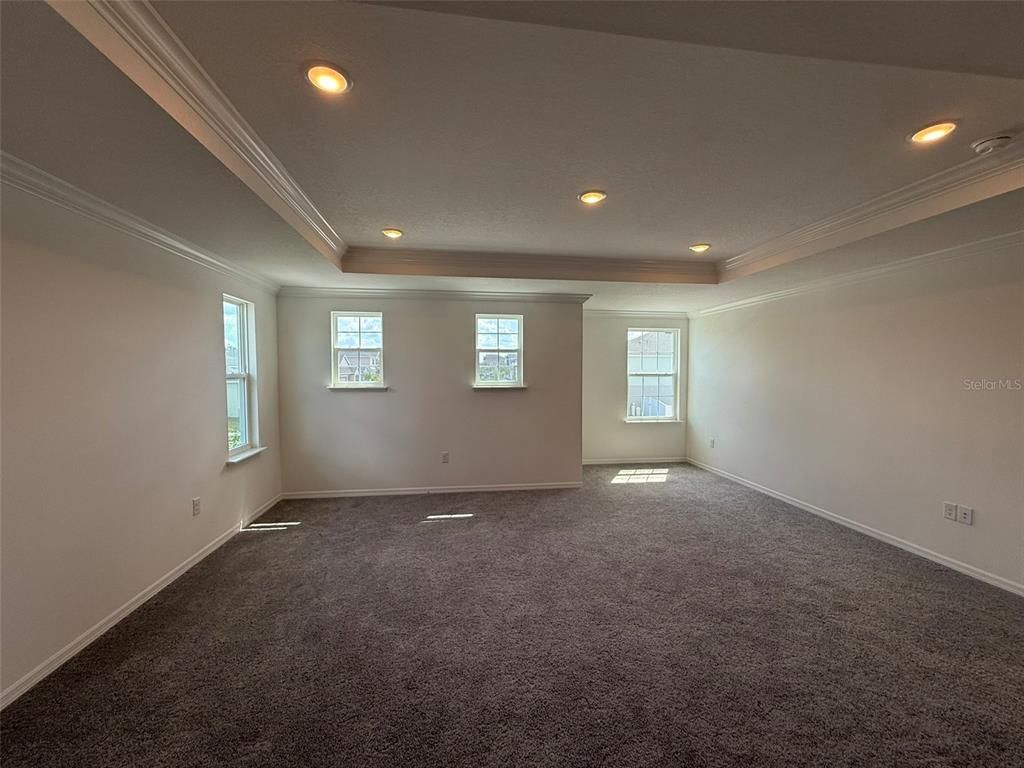 Empty room, Interior, Recessed Lighting