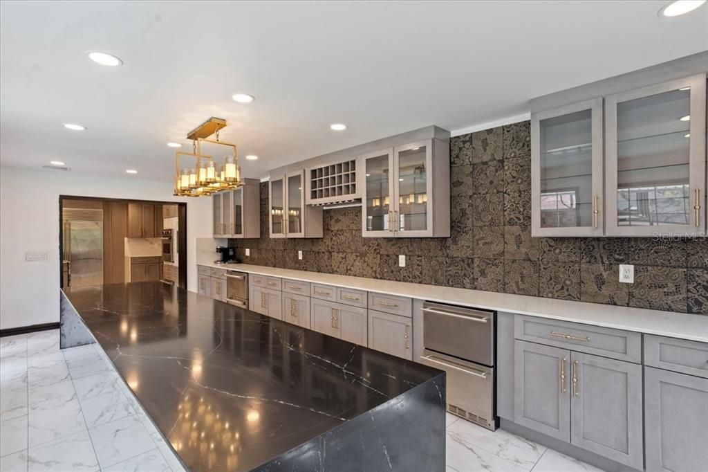 Chandelier, Interior, Kitchen, Marble, Pendant Lights, Recessed Lighting, Stainless Steel Appliances