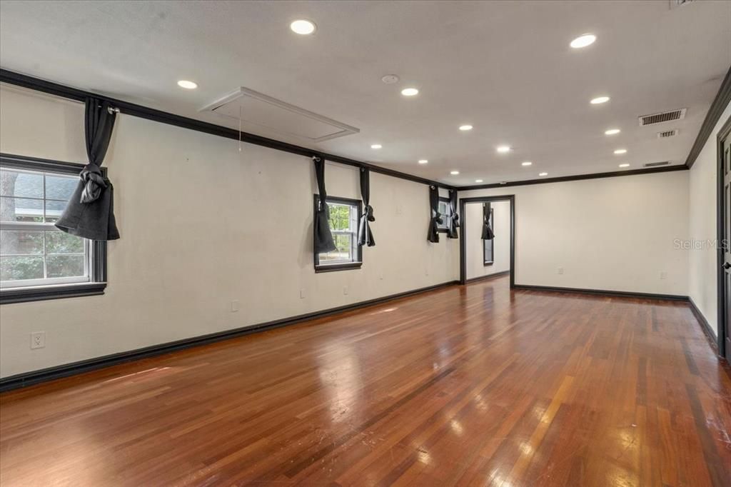 Empty room, Interior, Recessed Lighting, Wood Texture Flooring